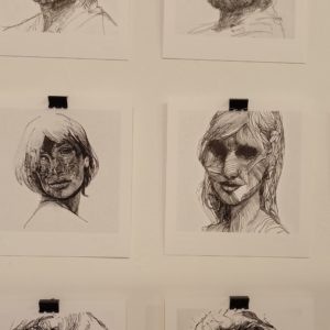 twarze kobiet narysowane czarną kreską